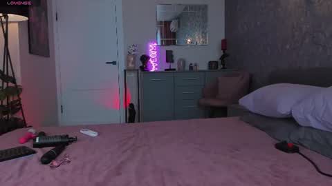Help me Reach K FollowerslPut your finger up  online show from June 23, 3:25 am