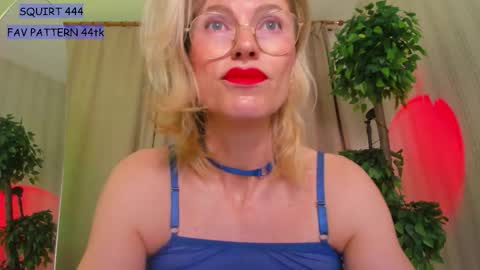 Snapshot of alissawind chatting on September 15, 3:19 am im Allise online show from September 15, 3:19 am