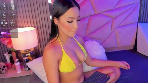 Snapshot of alisse_miller chatting on October 23, 3:52 am Alisse Miller online show from October 23, 3:52 am