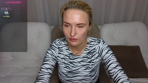 alisssarose online show from December 5, 7:44 pm