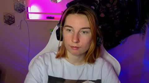 Snapshot of alisun_ chatting on September 24, 6:03 pm A L I C E  online show from September 24, 6:03 pm