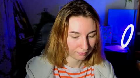 Snapshot of alisun_ chatting on October 13, 8:11 pm A L I C E  online show from October 13, 8:11 pm