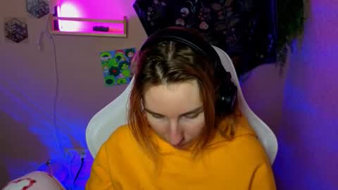 Snapshot of alisun_ chatting on September 22, 8:24 pm A L I C E  online show from September 22, 8:24 pm