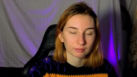 Snapshot of alisun_ chatting on October 7, 4:58 pm A L I C E  online show from October 7, 4:58 pm