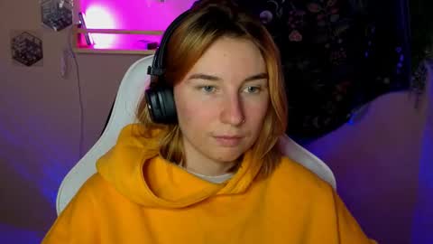 Snapshot of alisun_ chatting on September 21, 7:51 pm A L I C E  online show from September 21, 7:51 pm