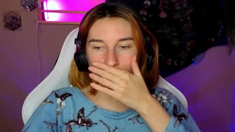 Snapshot of alisun_ chatting on September 19, 9:07 pm A L I C E  online show from September 19, 9:07 pm