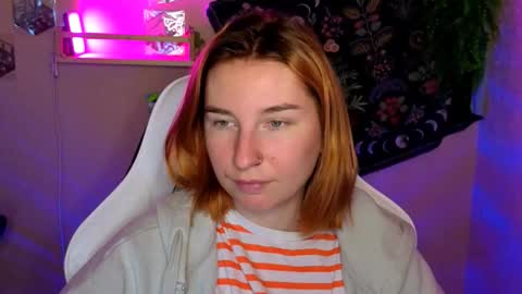 Snapshot of alisun_ chatting on September 13, 4:31 pm A L I C E  online show from September 13, 4:31 pm