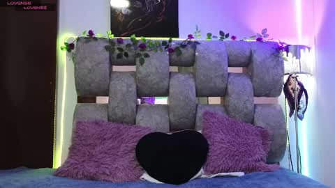 alix_kitty_ online show from April 13, 10:47 pm