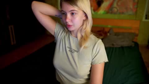 Snapshot of allison_cuty chatting on October 23, 8:42 pm Allison online show from October 23, 8:42 pm
