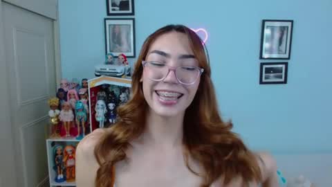 Snapshot of allisonblossom chatting on March 6, 11:20 pm online show from March 6, 11:20 pm