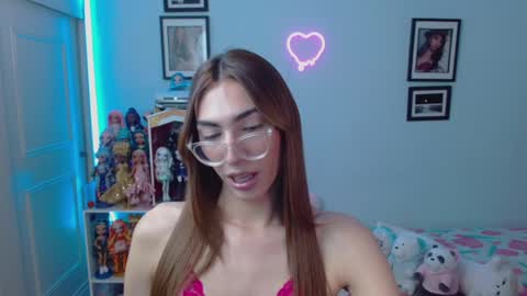 Snapshot of allisonblossom chatting on January 29, 1:37 am online show from January 29, 1:37 am