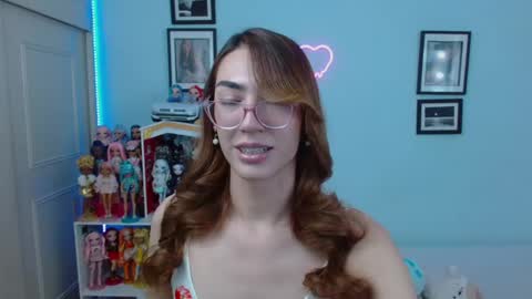 Snapshot of allisonblossom chatting on March 8, 10:02 pm online show from March 8, 10:02 pm