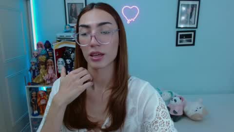 Snapshot of allisonblossom chatting on February 5, 6:02 am online show from February 5, 6:02 am