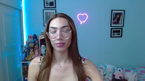 Snapshot of allisonblossom chatting on January 25, 11:54 pm online show from January 25, 11:54 pm