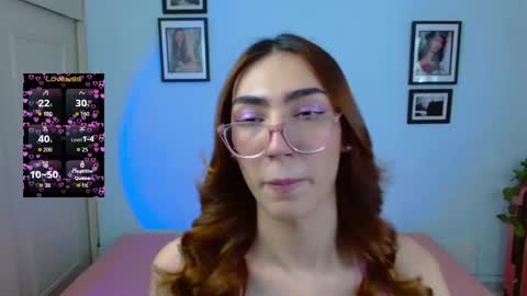 Snapshot of allisonblossom chatting on September 30, 7:02 pm online show from September 30, 7:02 pm