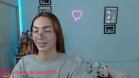 Snapshot of allisonblossom chatting on February 7, 11:45 pm online show from February 7, 11:45 pm