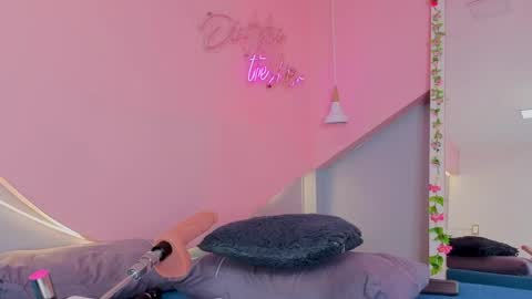 Alli  online show from April 12, 11:14 am