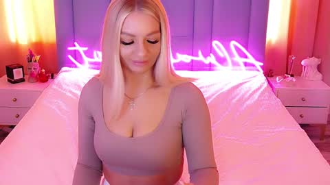 AlwaysHot online show from February 8, 3:08 am