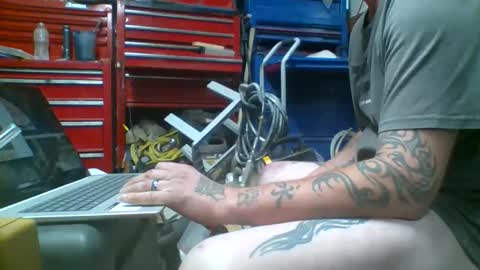 Snapshot of allwolf0323 chatting on October 26, 10:38 am allwolf0323 online show from October 26, 10:38 am