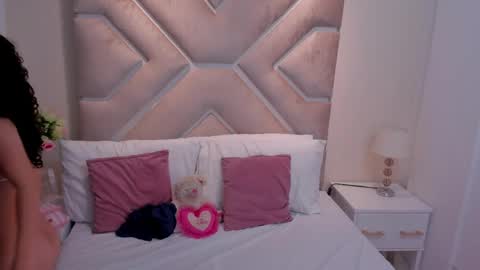 ally_and_noah_ online show from April 6, 11:33 am