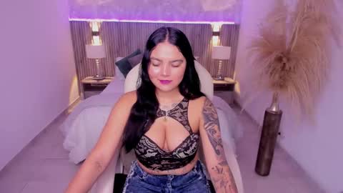 allyson_brownn online show from December 14, 11:49 am