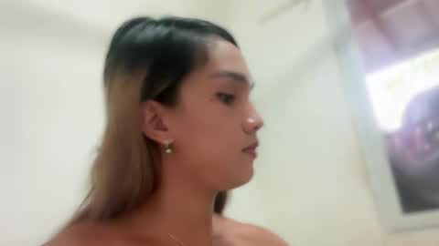 larah online show from December 5, 7:40 am