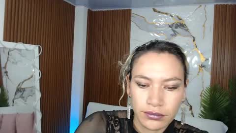 alonddra_tay online show from April 19, 11:33 am