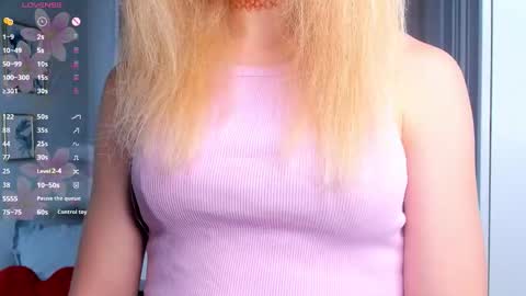 Snapshot of althenabrach chatting on October 22, 8:06 am Betty online show from October 22, 8:06 am