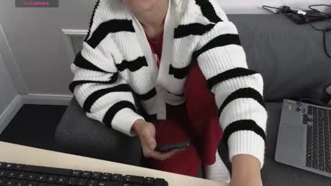 Snapshot of alyarei chatting on September 29, 11:31 am alyarei online show from September 29, 11:31 am