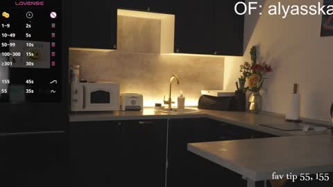 Snapshot of alyaska_2000 chatting on January 4, 7:44 pm Anna  fav tip 55 3 online show from January 4, 7:44 pm