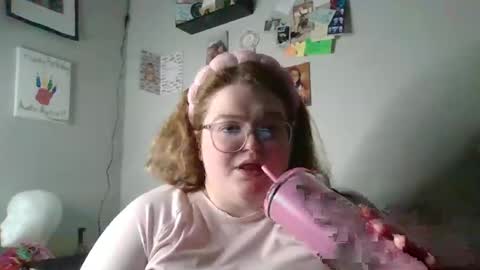 alyssa6960545 online show from November 16, 9:17 pm