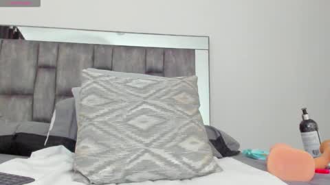 alyssia online show from June 3, 2:33 pm