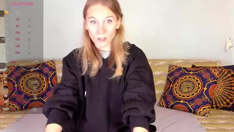 Snapshot of amalia_mio chatting on October 22, 7:55 am Amalia online show from October 22, 7:55 am
