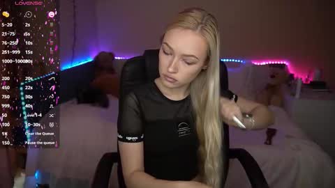 Snapshot of amandaafire chatting on October 19, 6:40 am Amanda online show from October 19, 6:40 am