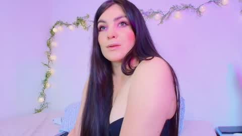 Amara Vega  online show from April 16, 1:00 pm