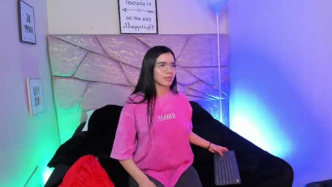 amara velle  online show from April 17, 1:13 pm