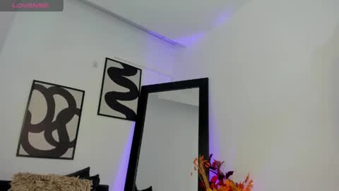    online show from April 11, 8:02 pm