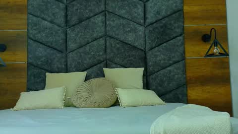 Amaris online show from December 15, 2:07 am