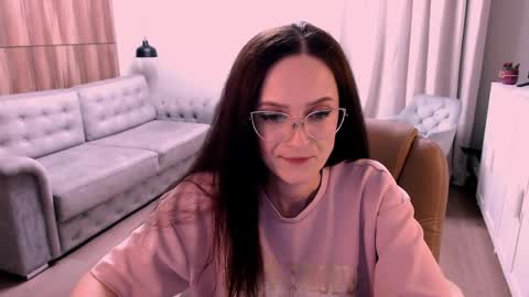 Izza online show from May 27, 1:30 pm