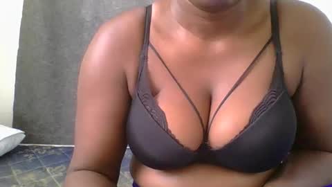 Mia online show from October 3, 11:29 am