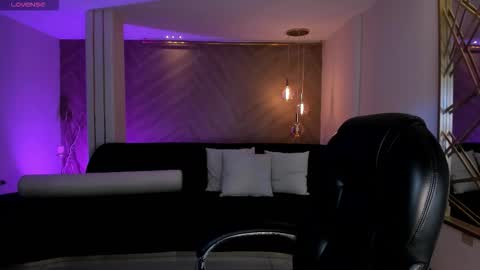 Snapshot of ambarjames_ chatting on October 15, 11:44 am Ambar  online show from October 15, 11:44 am