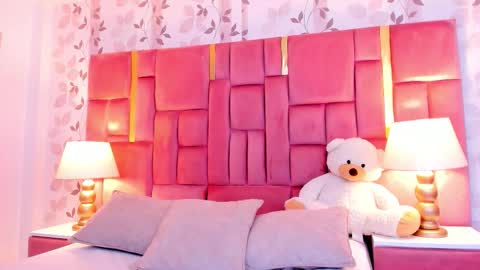 Snapshot of ambarsantany chatting on October 19, 12:26 am AmbarSantany  online show from October 19, 12:26 am