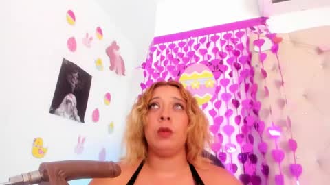 Snapshot of amber_yours chatting on February 24, 5:09 pm NEW ACCOUNT -- online show from February 24, 5:09 pm