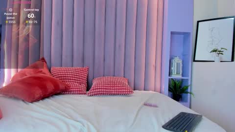 A M B E R  online show from March 5, 7:28 am