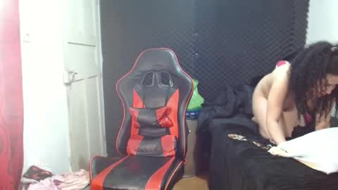 ambersweettie198098 online show from April 18, 7:07 pm