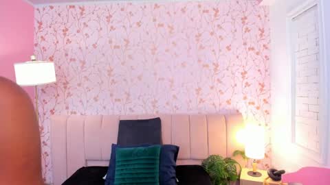 Amelia Adams online show from April 20, 7:17 pm