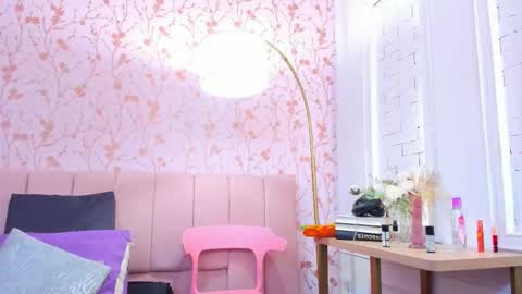 Snapshot of amelia_adms chatting on October 17, 7:18 pm Amelia Adams online show from October 17, 7:18 pm