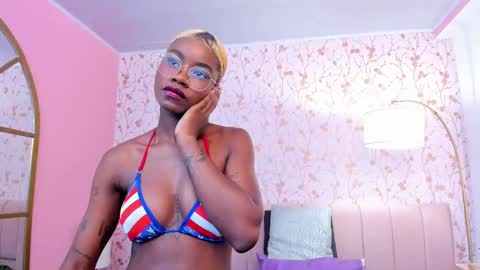 Snapshot of amelia_adms chatting on October 20, 7:19 pm Amelia Adams online show from October 20, 7:19 pm