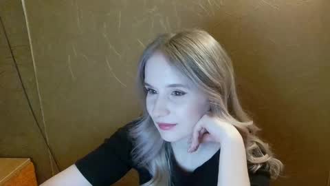 Amelia  online show from May 16, 7:01 pm