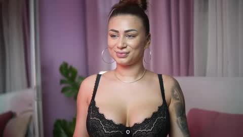  Amelia  online show from April 16, 9:39 pm